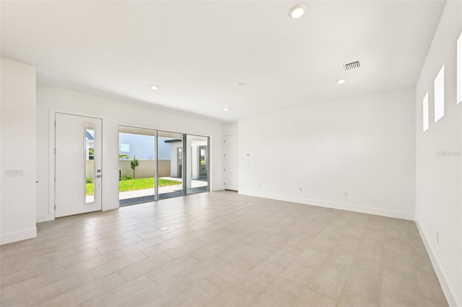 8230 Golden Beach Ct Property Photo 11