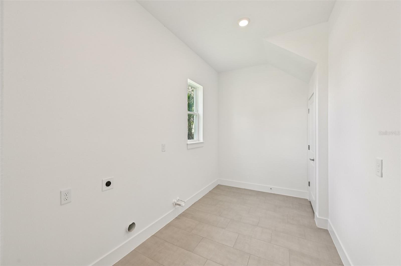 8230 Golden Beach Ct Property Photo 15