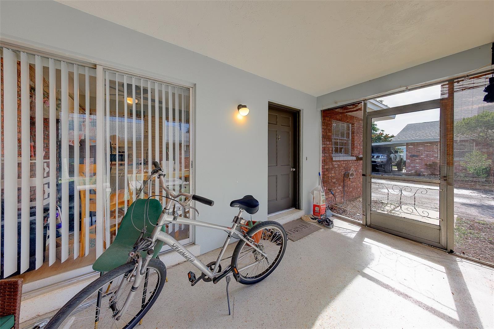 153 New York Ave Property Photo 14