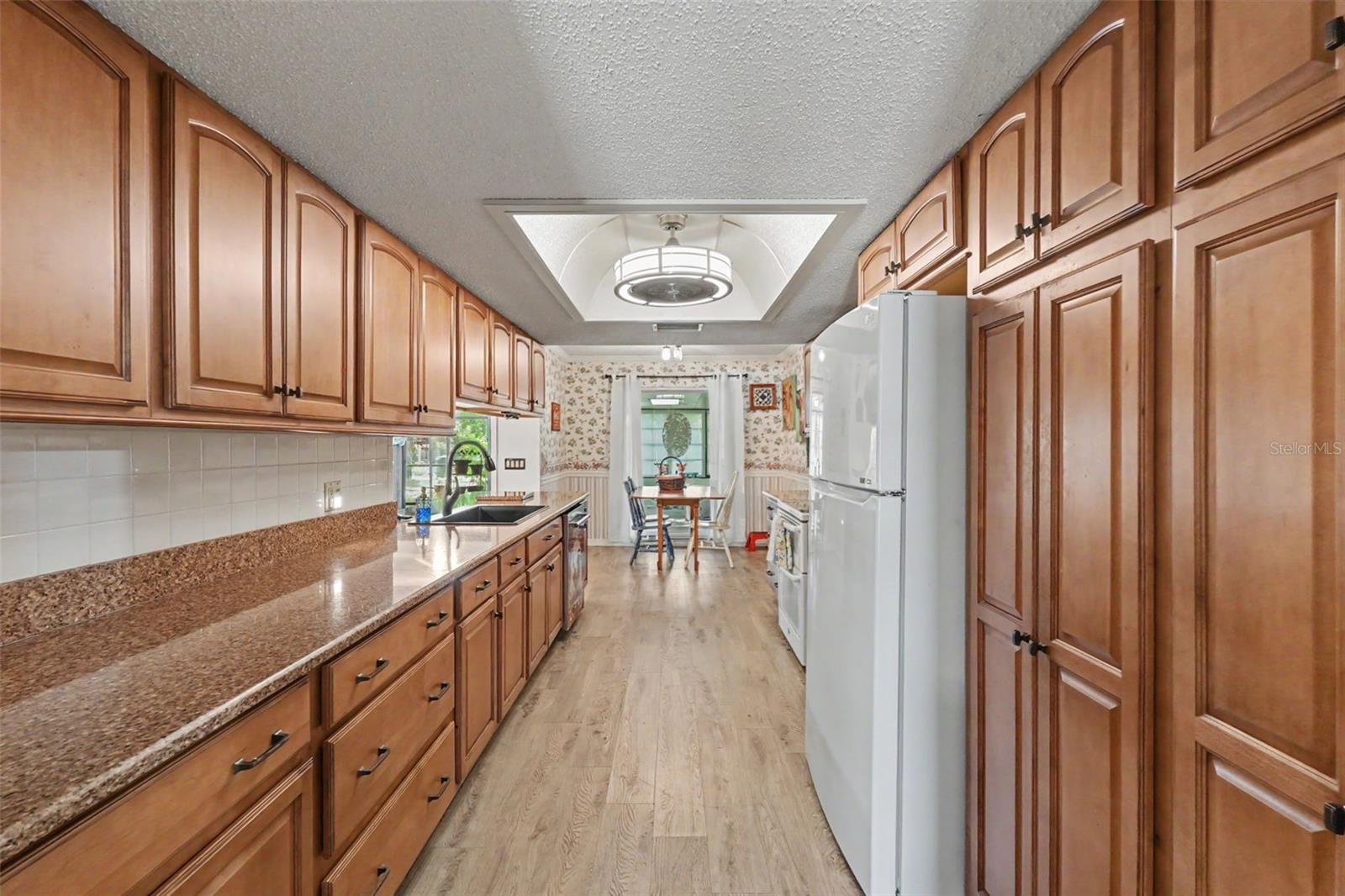 8251 Earlshire Ln Property Photo 6