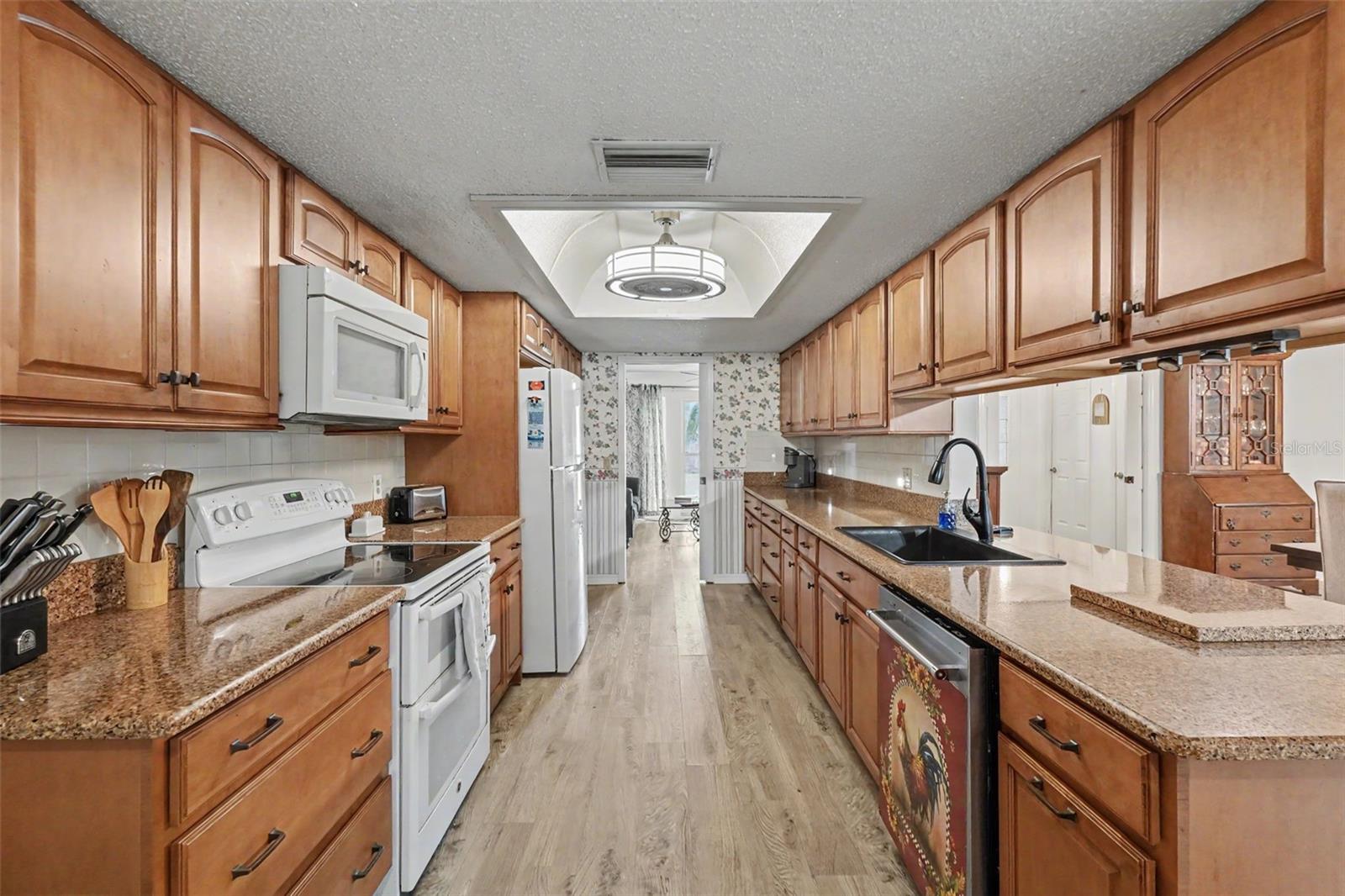 8251 Earlshire Ln Property Photo 35