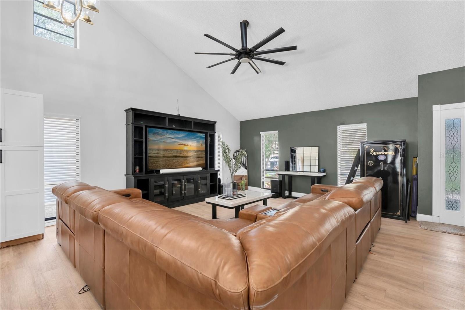 1901 Landside Dr Property Photo 8