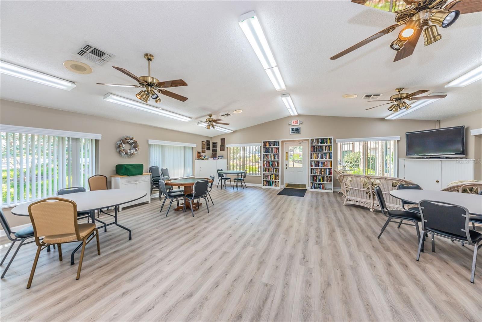 2575 Pine Ridge Way S #e1 Property Photo 19