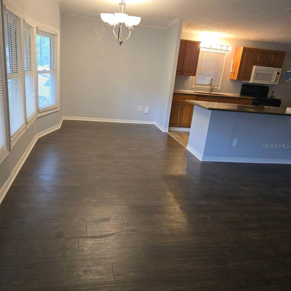TB8532815 Property Photo 23