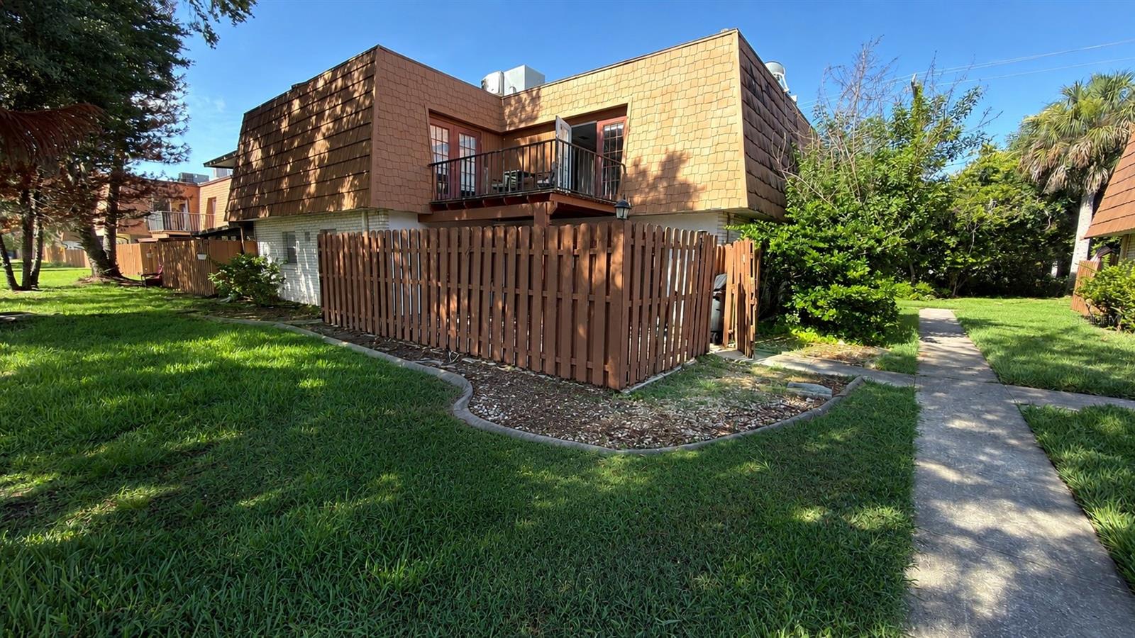120 MOONSTONE CT