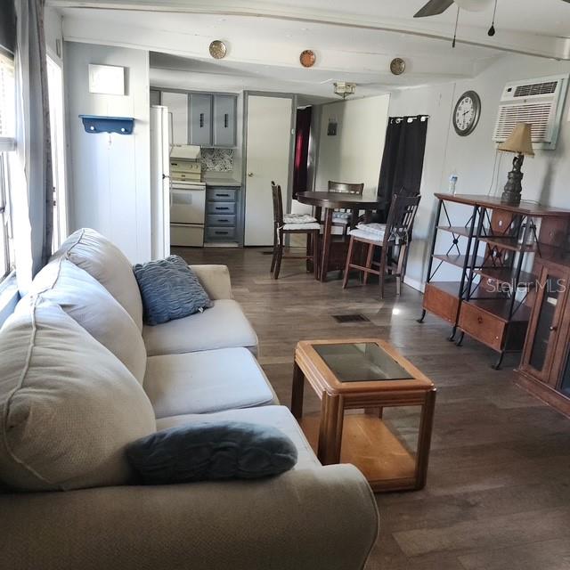 TB8532818 Property Photo 2