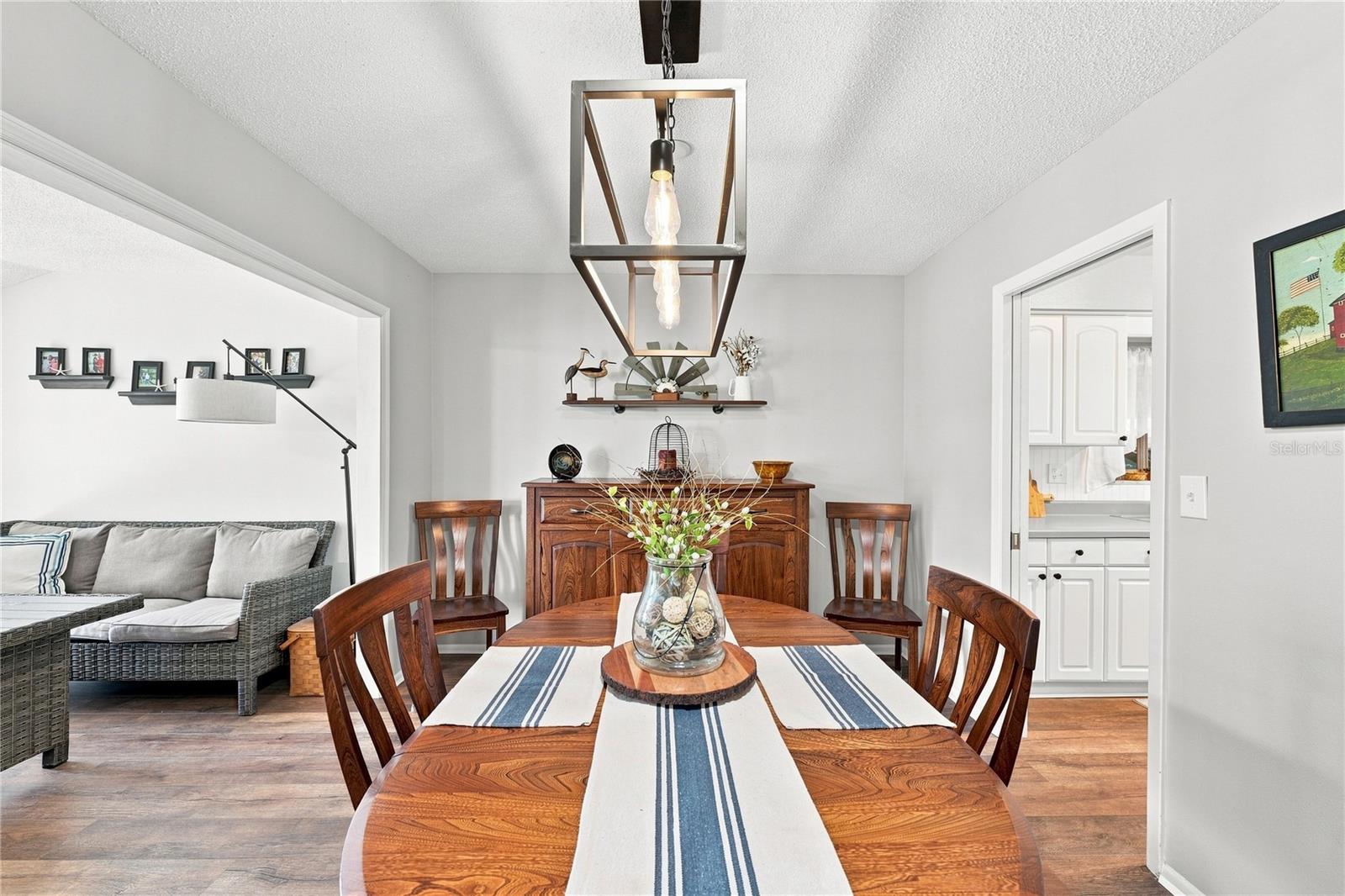 1405 Hacienda Dr Property Photo 4