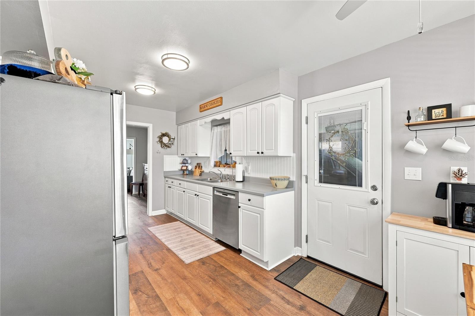 1405 Hacienda Dr Property Photo 18