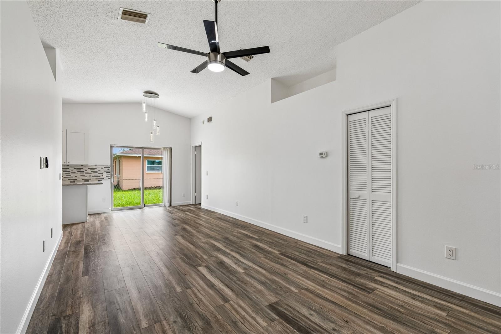 2604 W Kirby St Property Photo 5