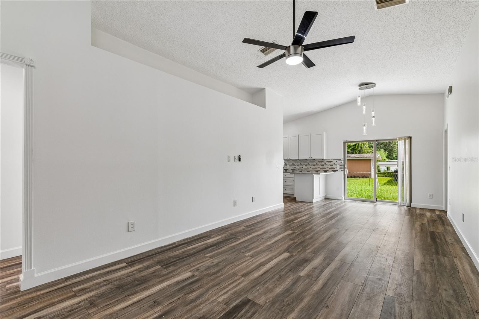 2604 W Kirby St Property Photo 6