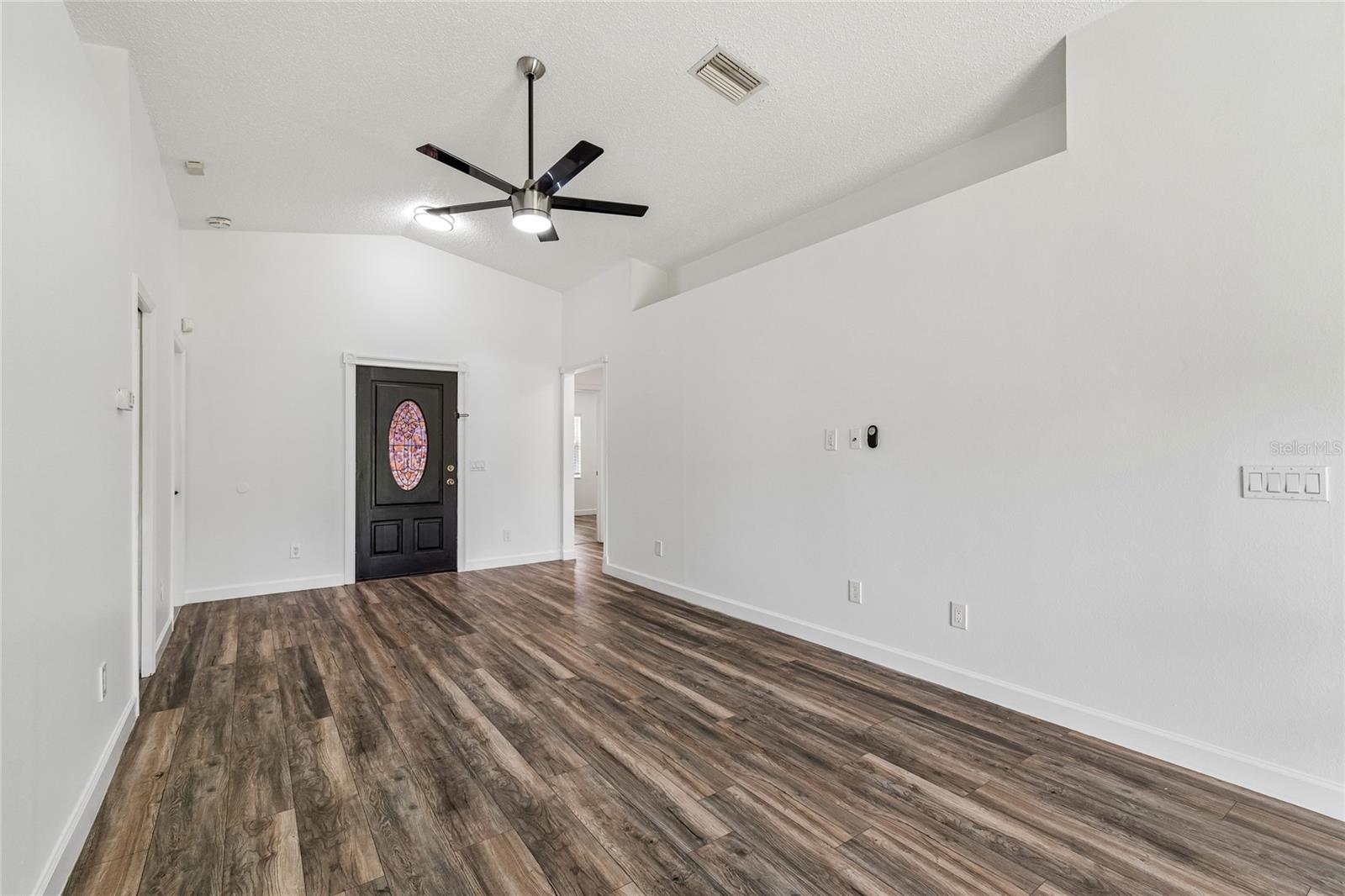 2604 W Kirby St Property Photo 7