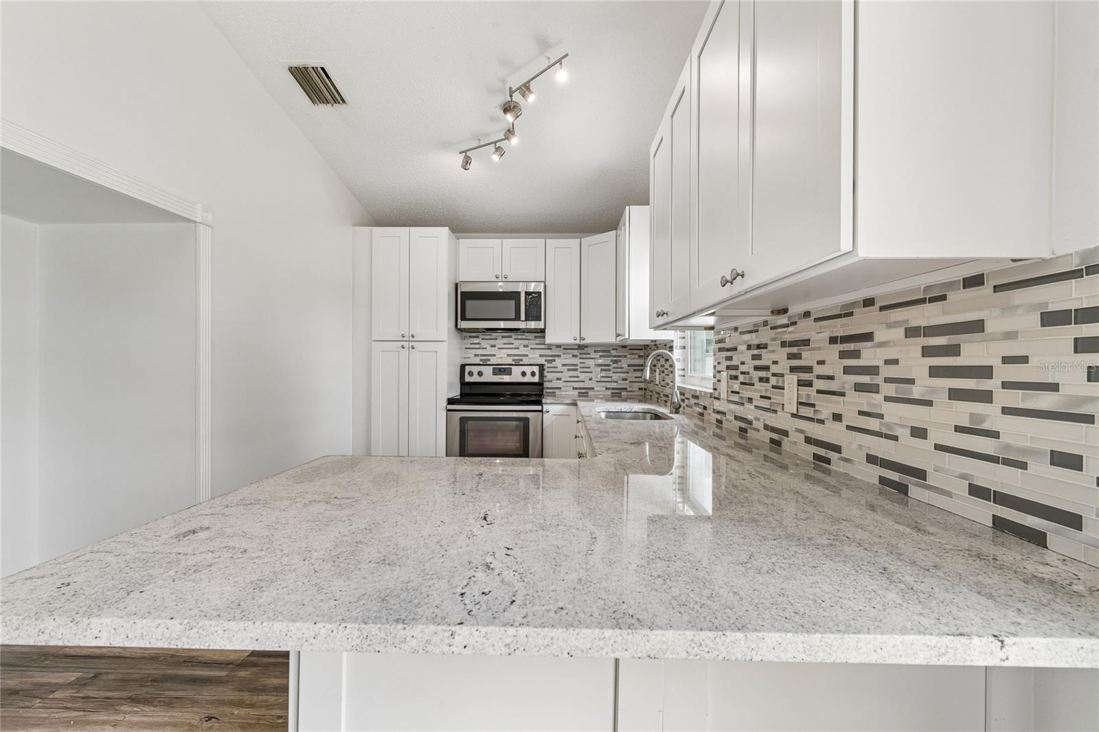 2604 W Kirby St Property Photo 10