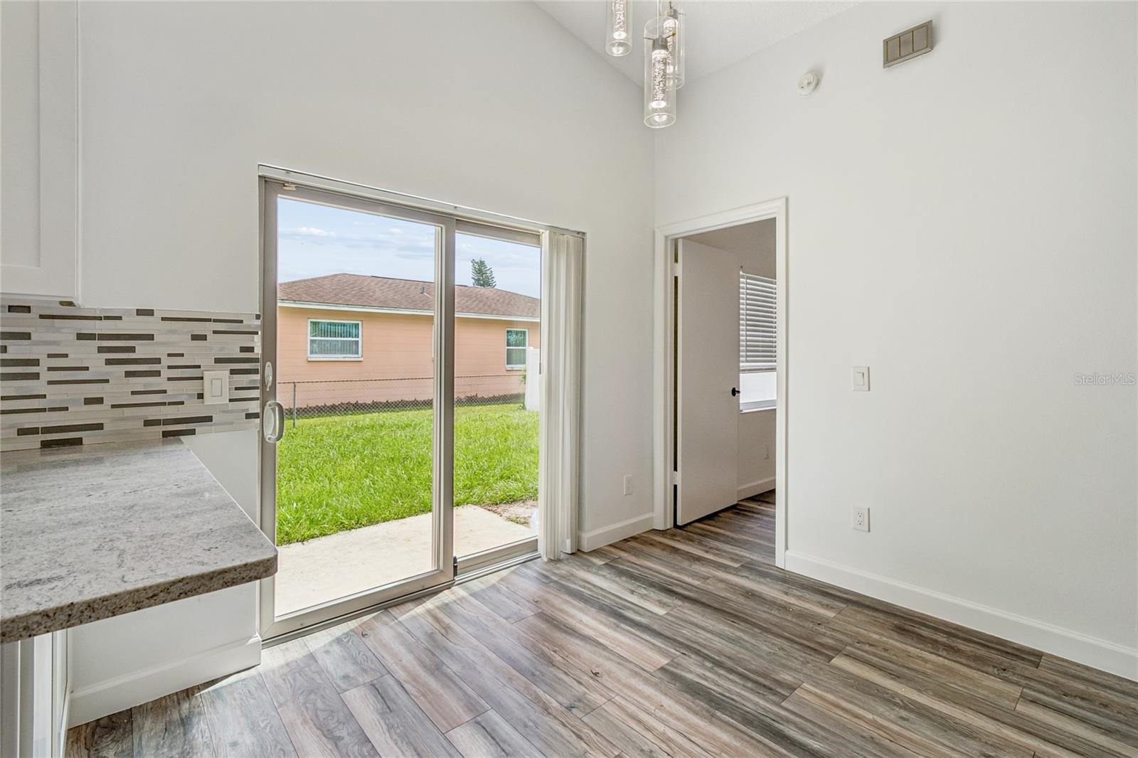 2604 W Kirby St Property Photo 16