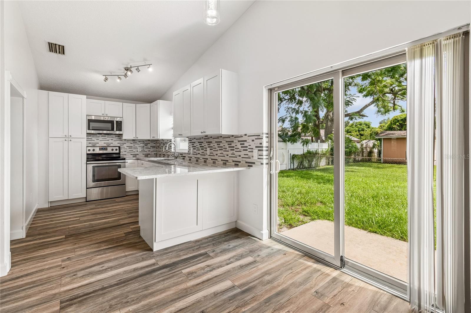 2604 W Kirby St Property Photo 17