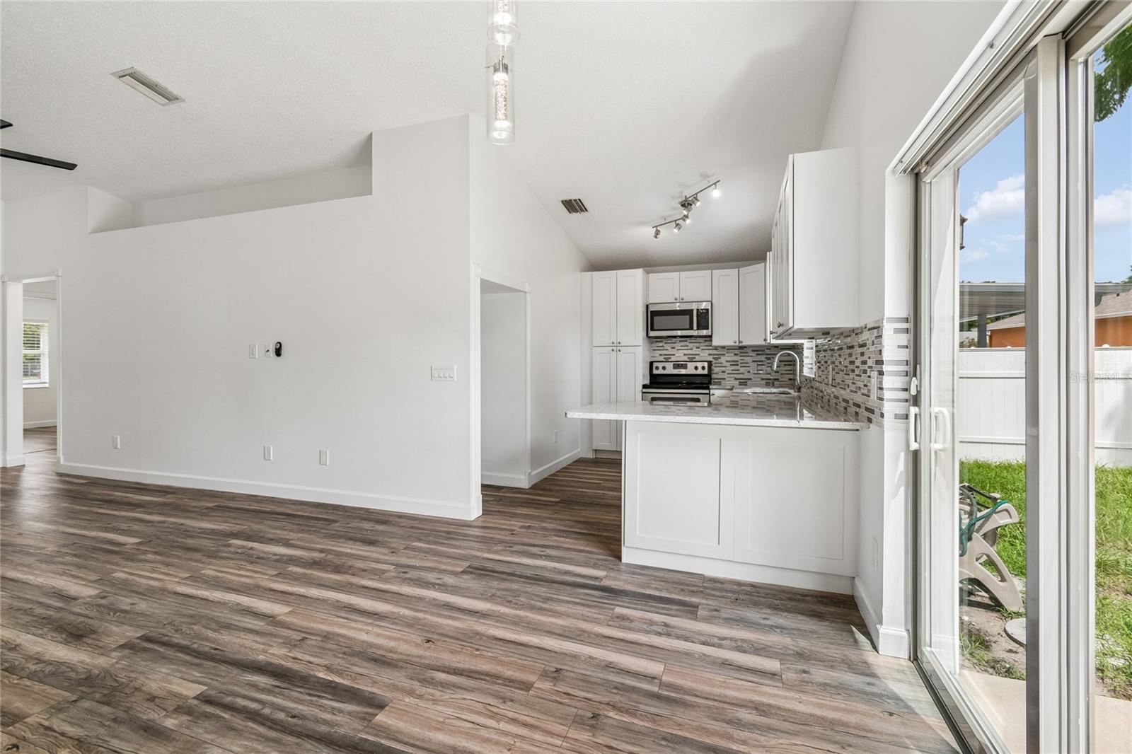 2604 W Kirby St Property Photo 20