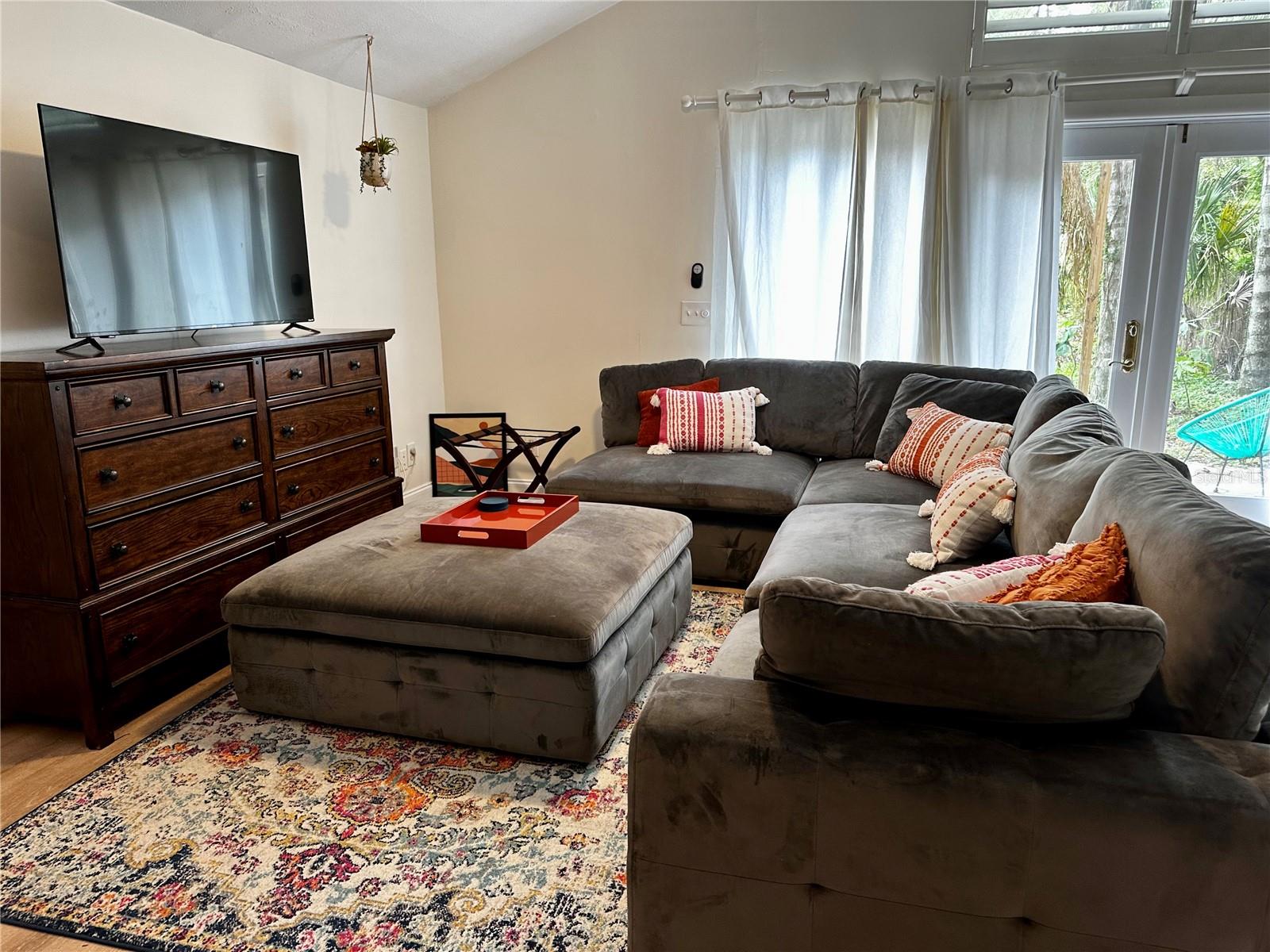 1222 E Crawford St #b Property Photo 4