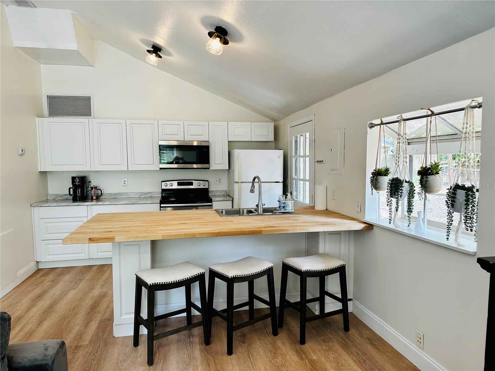 1222 E Crawford St #b Property Photo 6