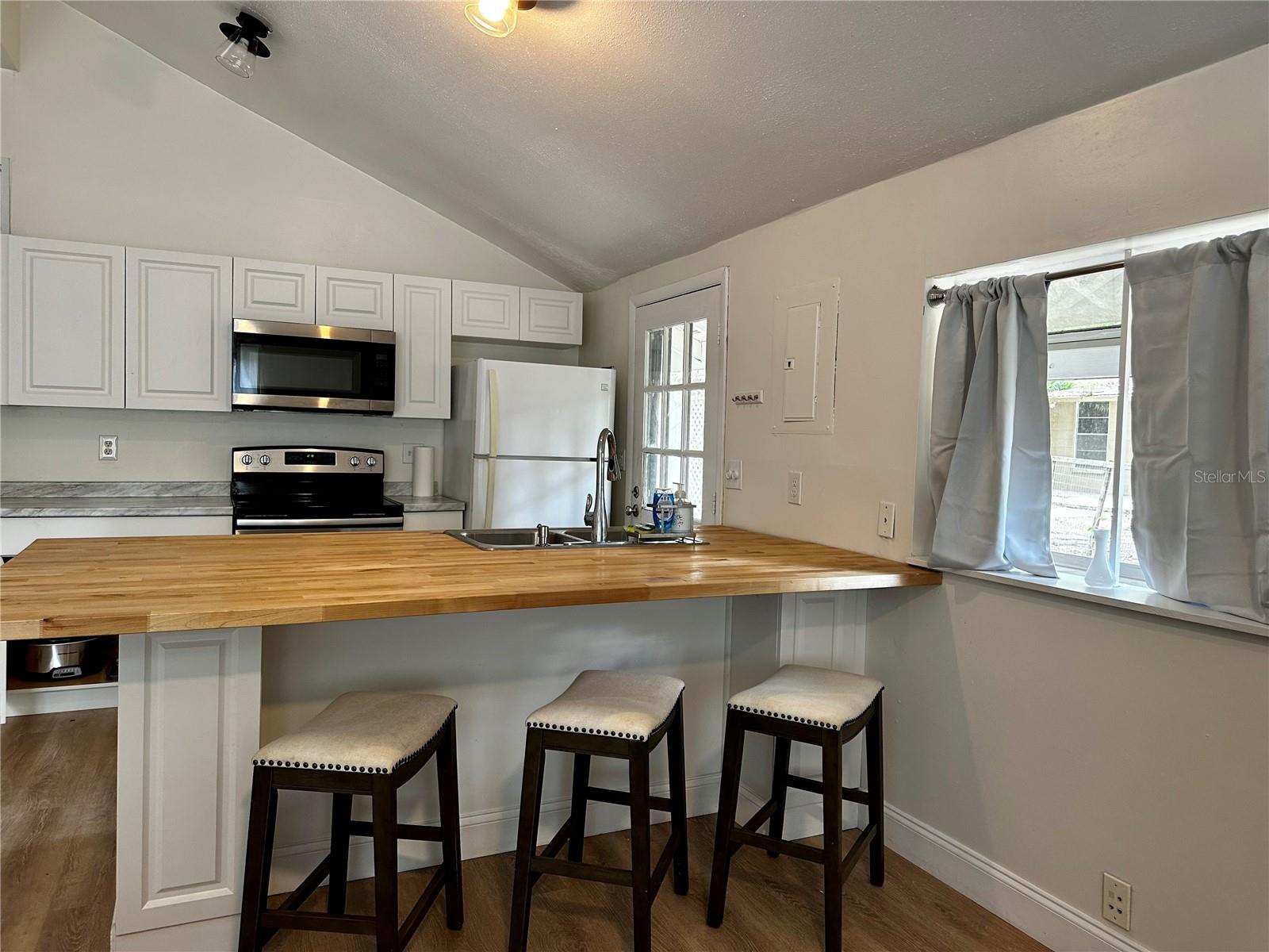 1222 E Crawford St #b Property Photo 7