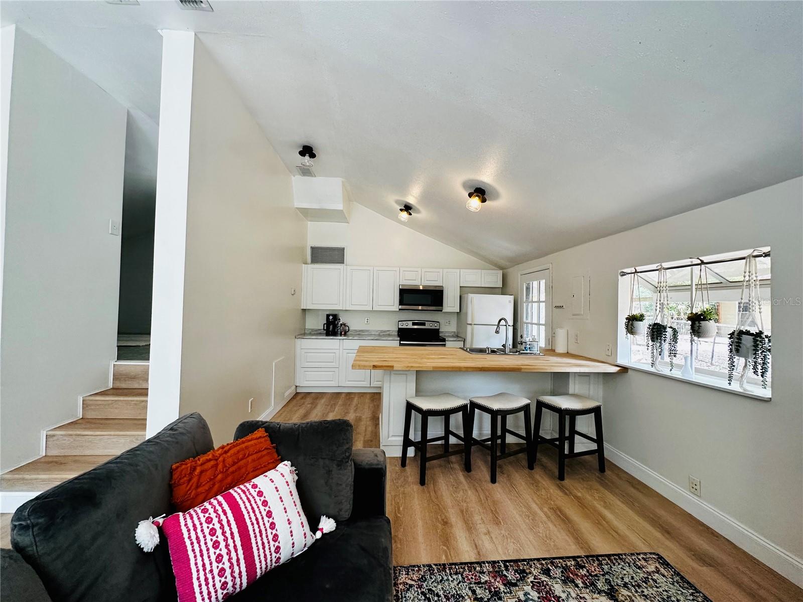 1222 E Crawford St #b Property Photo 9