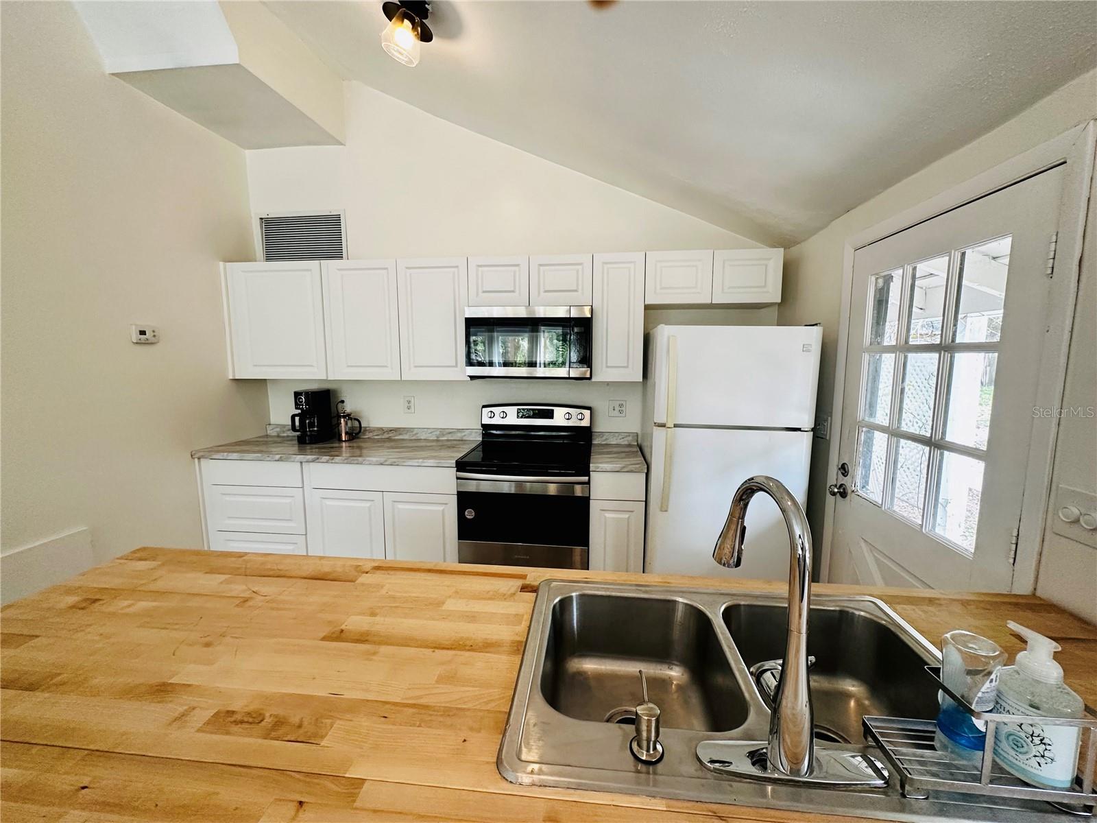 1222 E Crawford St #b Property Photo 10