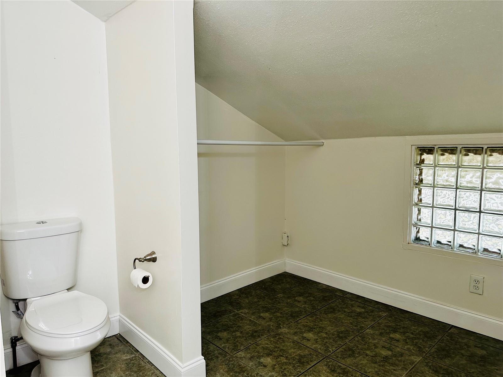 1222 E Crawford St #b Property Photo 14