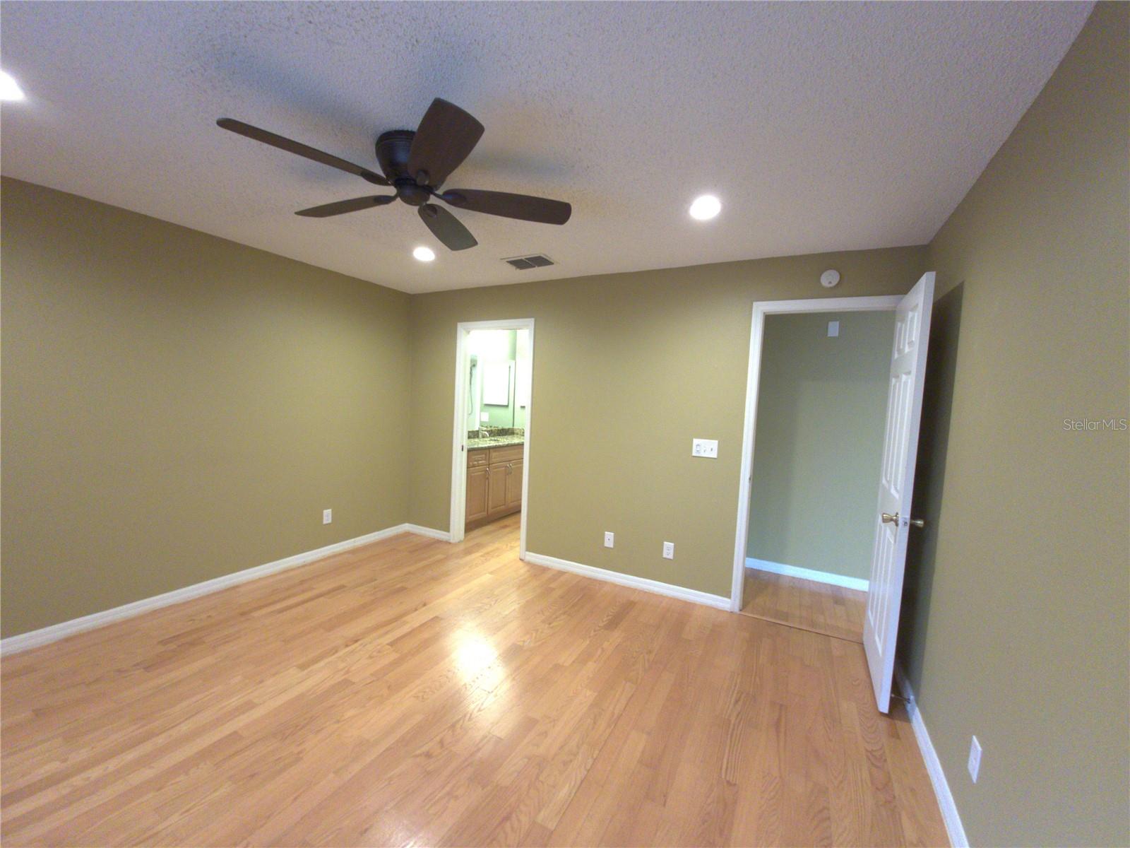 2721 Countryside Blvd #102 Property Photo 12
