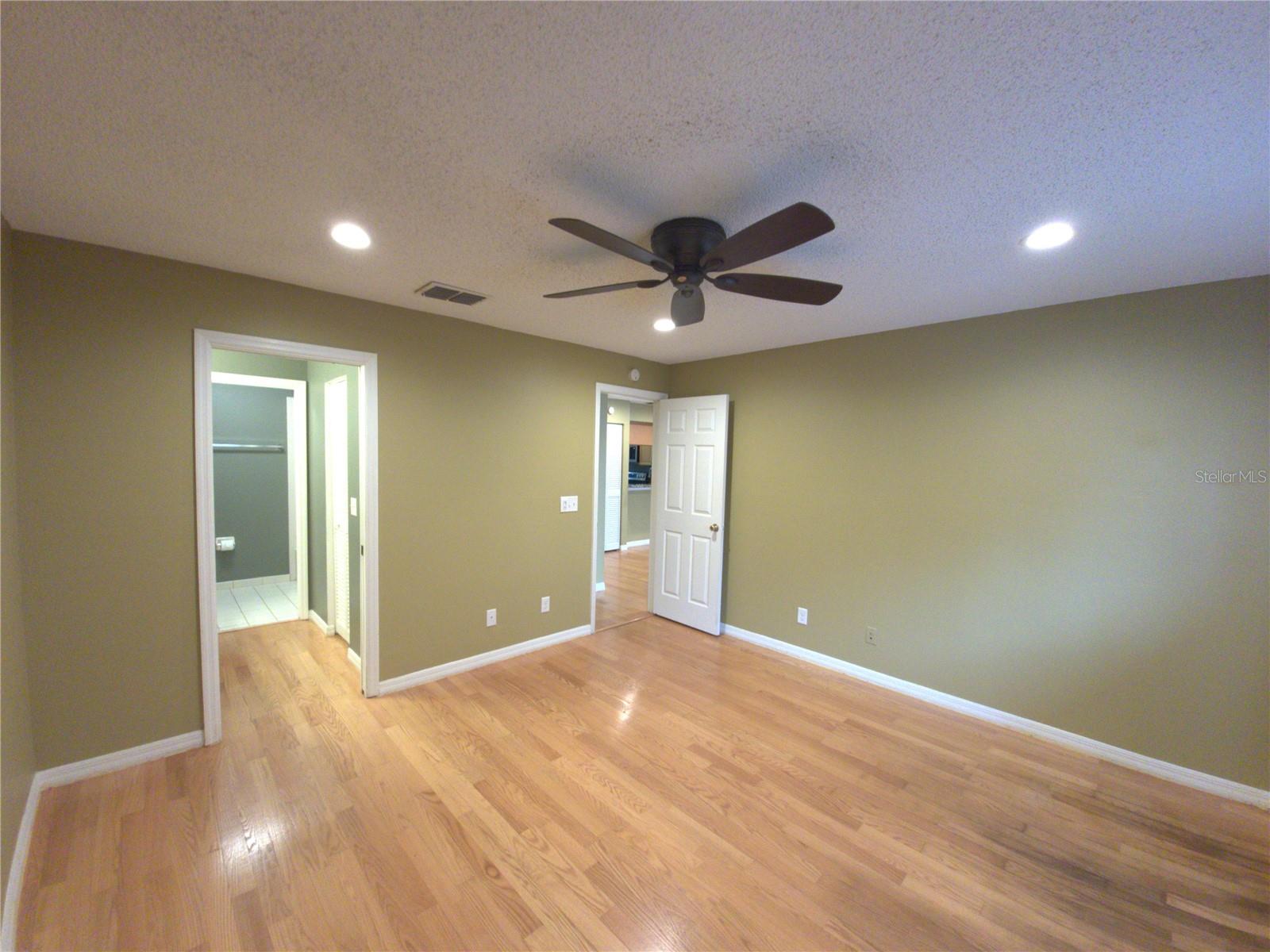 2721 Countryside Blvd #102 Property Photo 13