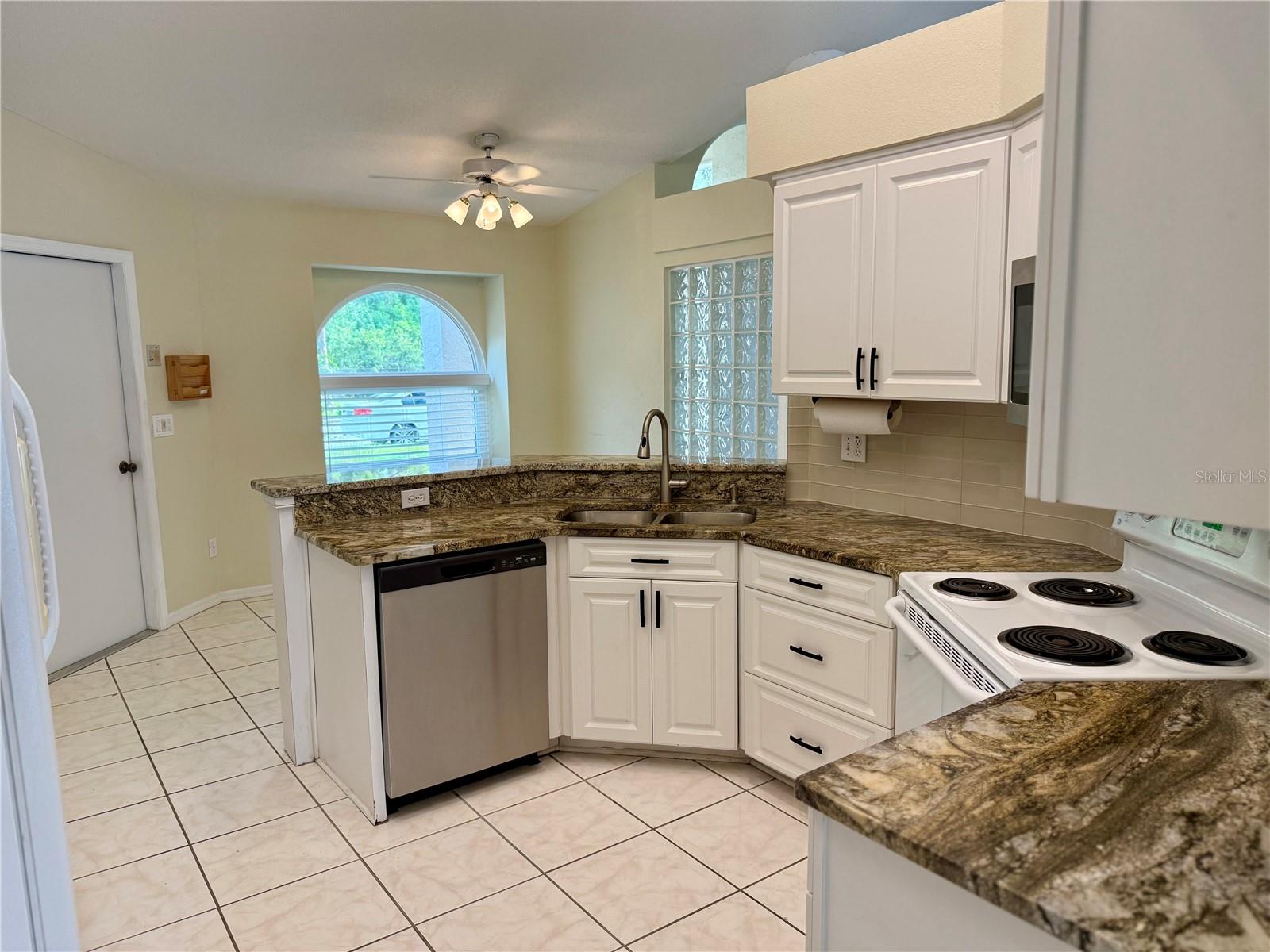 3670 Lake Blvd Property Photo 6