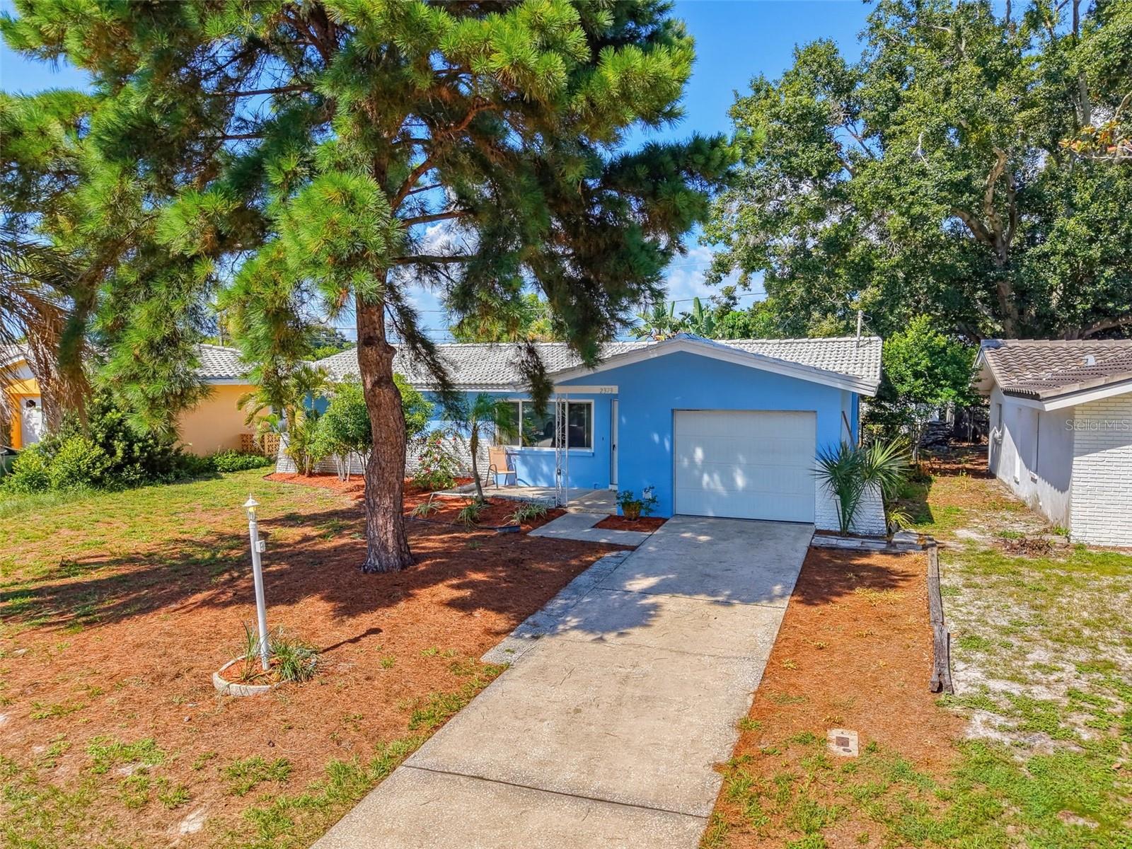 2373 Forest Dr Property Photo 3