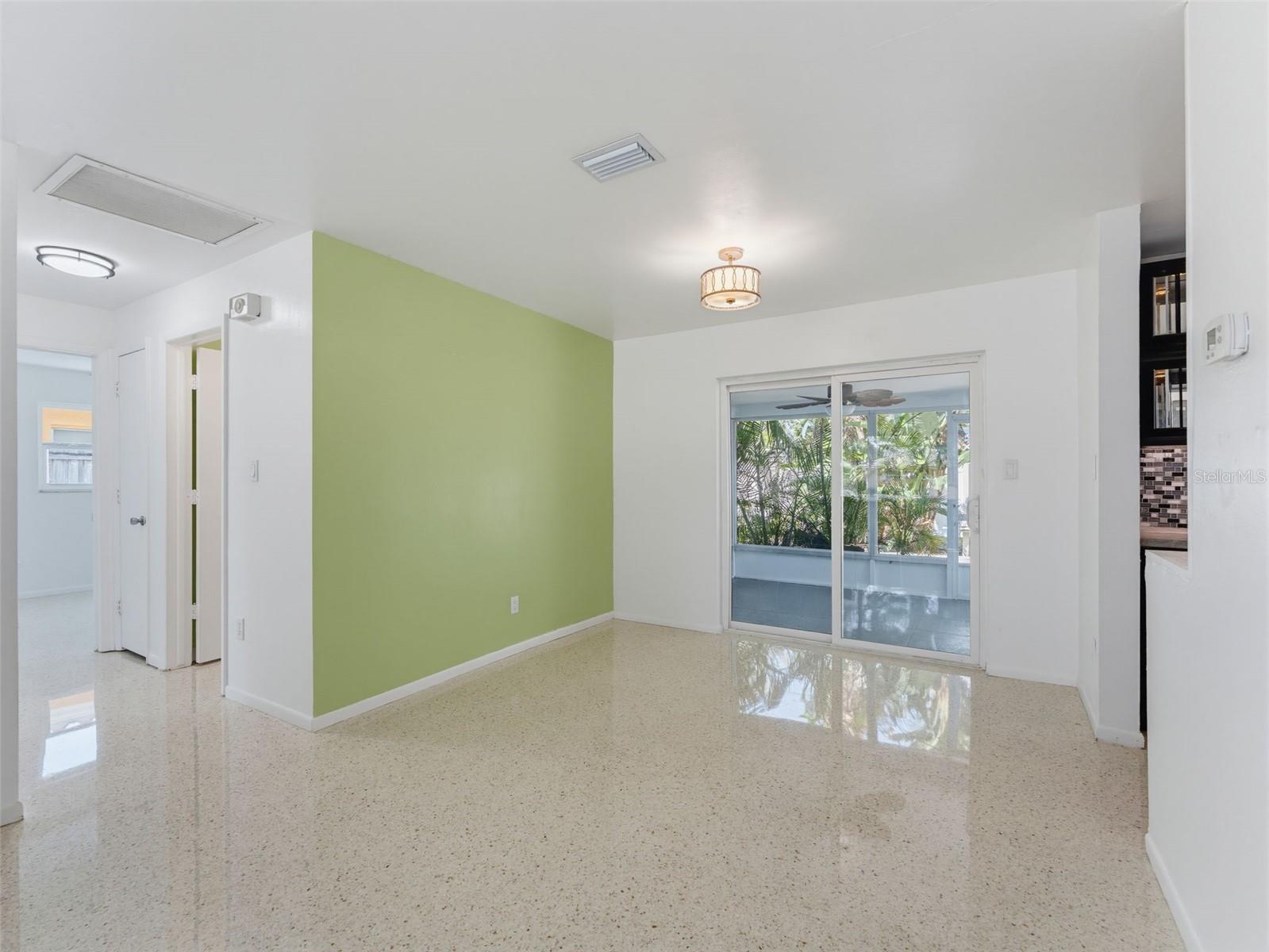 2373 Forest Dr Property Photo 12