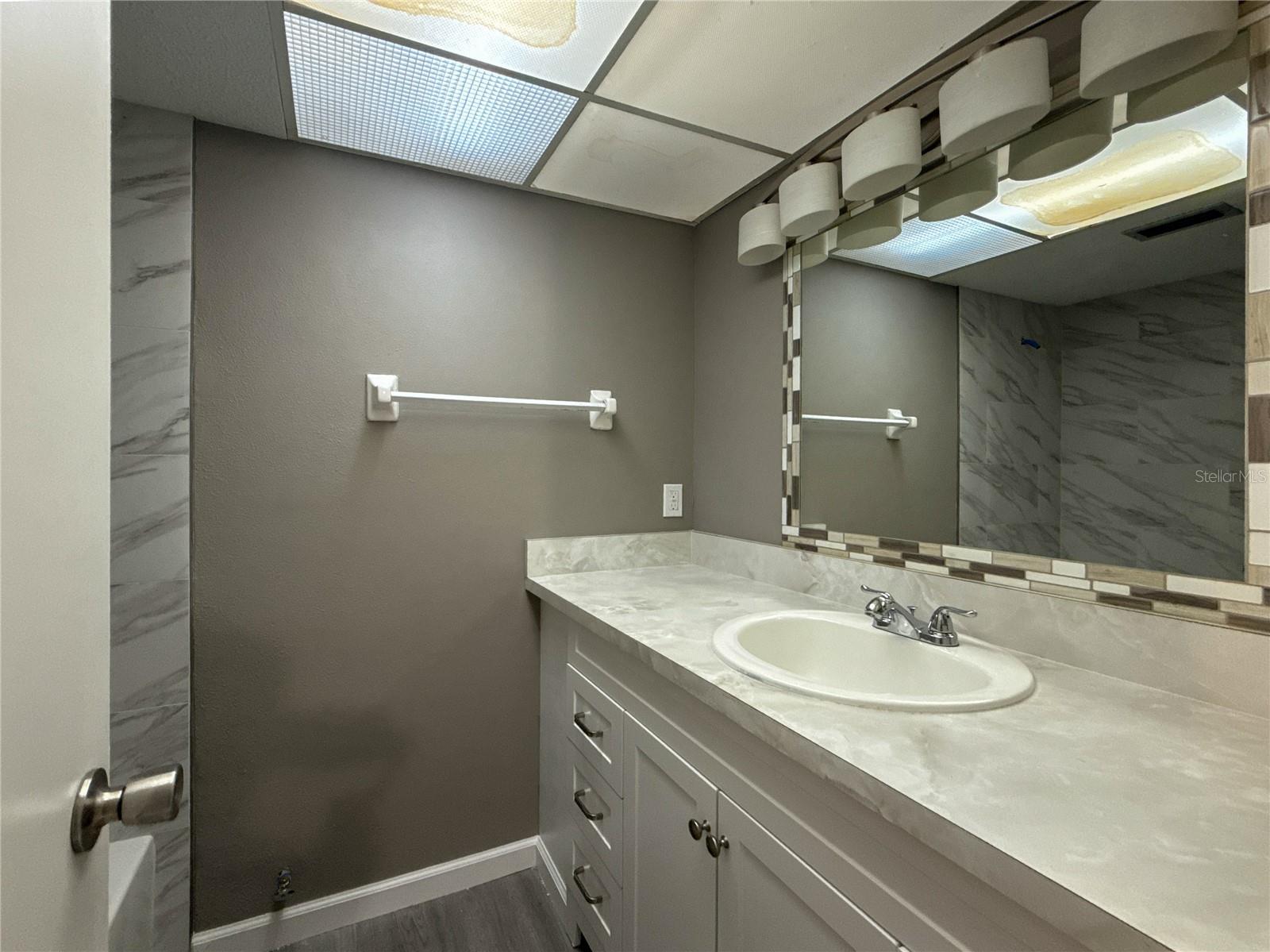 22333 Edgewater Dr #b1 Property Photo 7