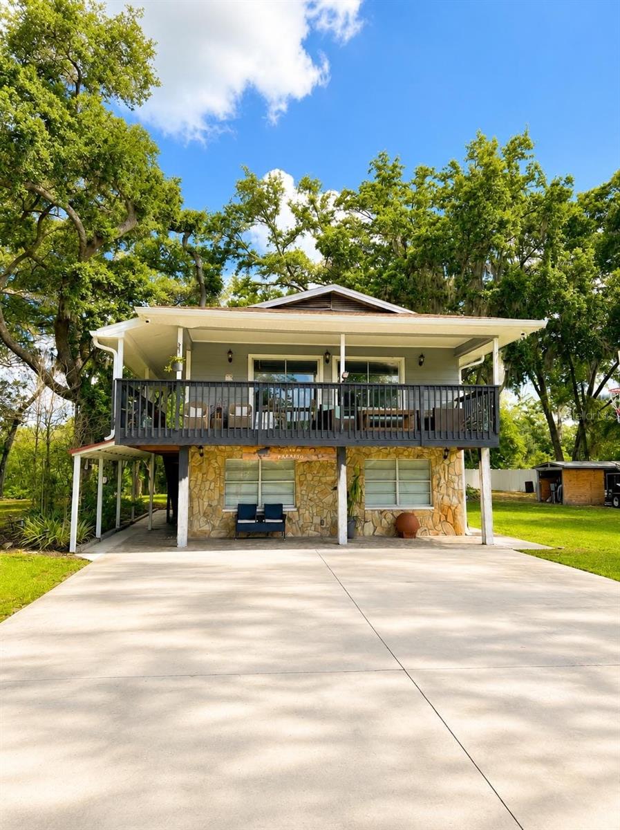 17430 Blackwell Ln Property Photo 3