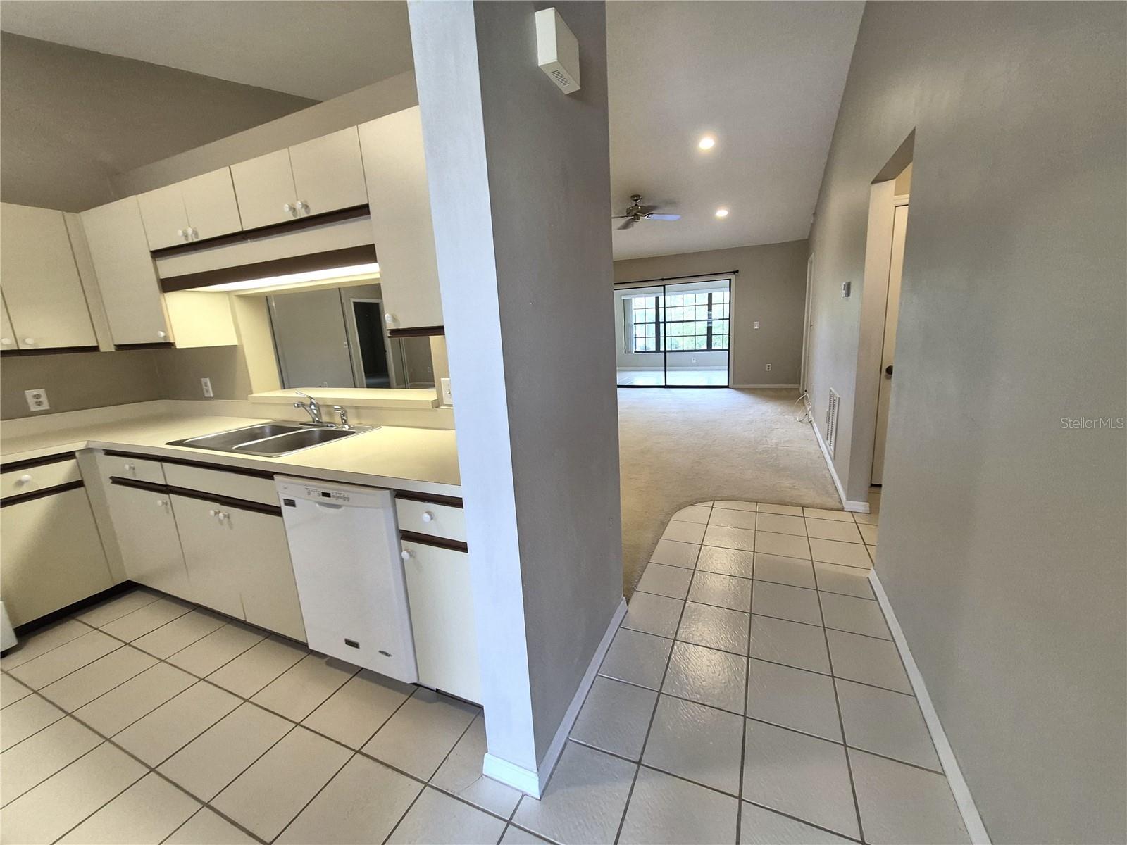 2150 Elm St #606 Property Photo 4