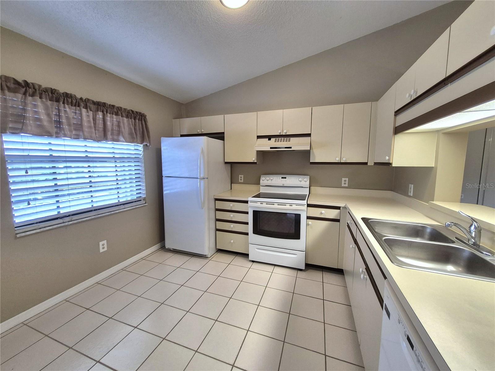 2150 Elm St #606 Property Photo 5