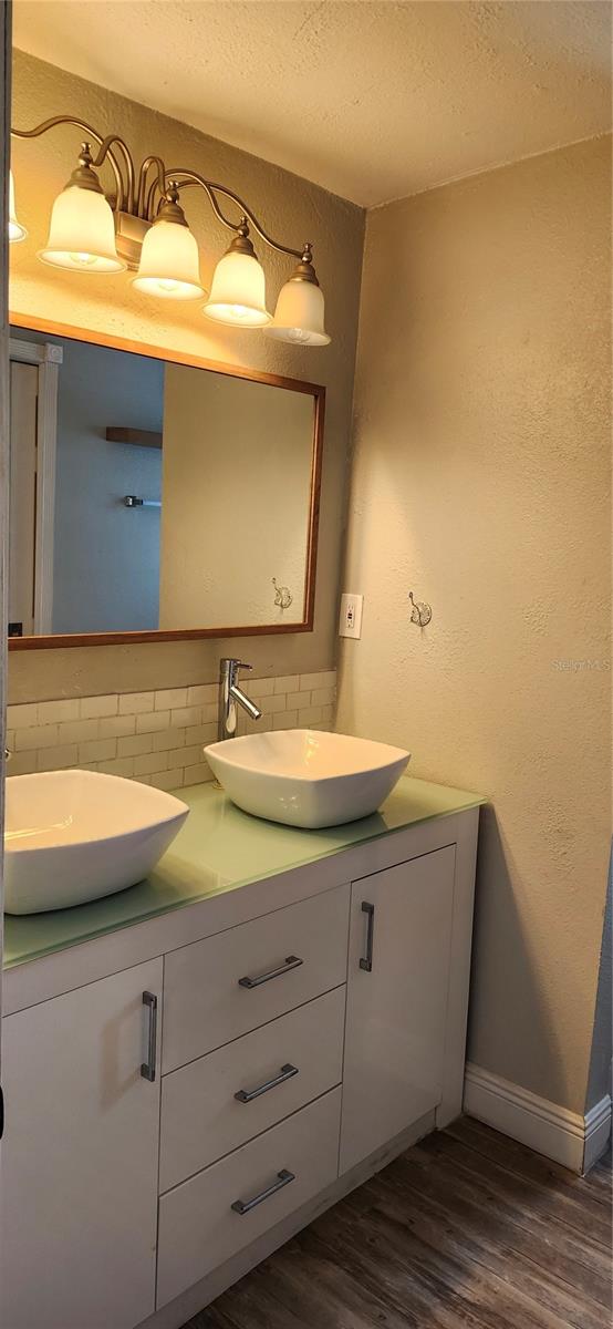 1703 E 29th Ave Property Photo 19