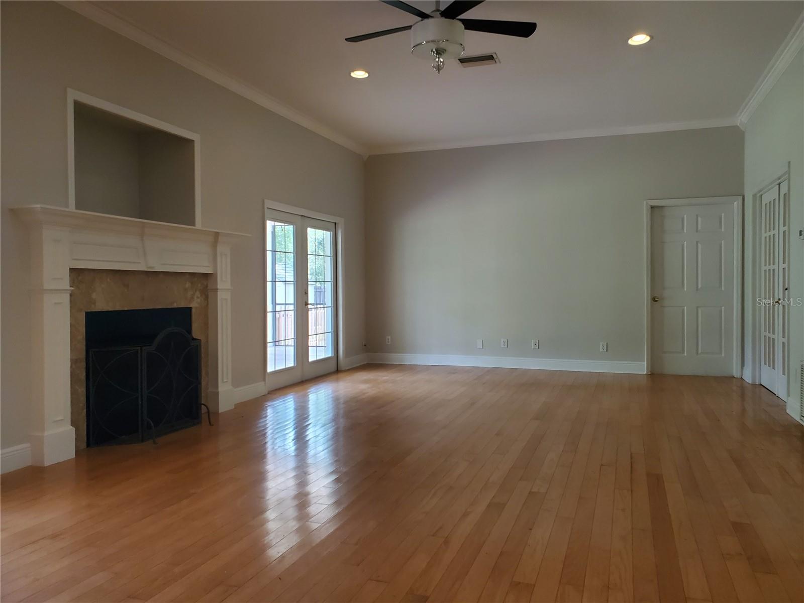 2121 Fairfield Ave Property Photo 9