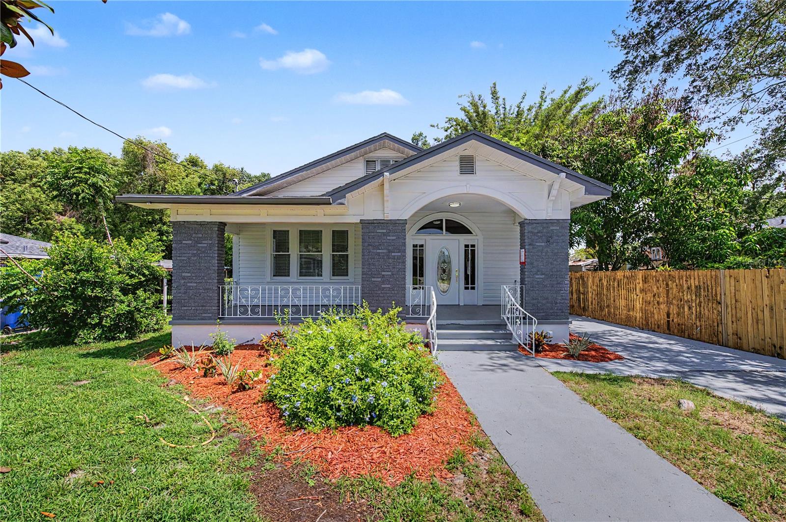 1920 E Paris St Property Photo 1