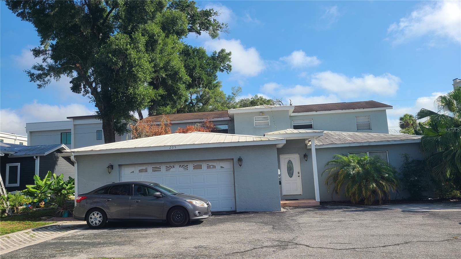 205 W AMELIA AVE #B Property Photo 1