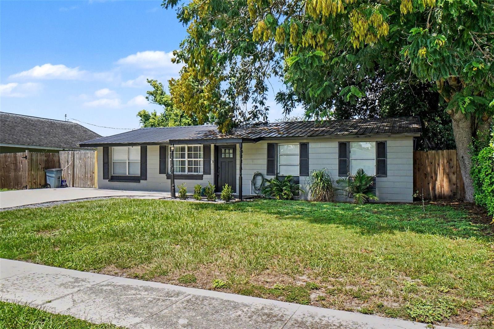 1611 SMITHFIELD CIR W Property Photo 1