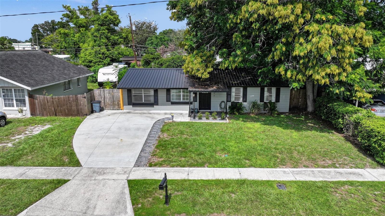 1611 Smithfield Cir W Property Photo 2