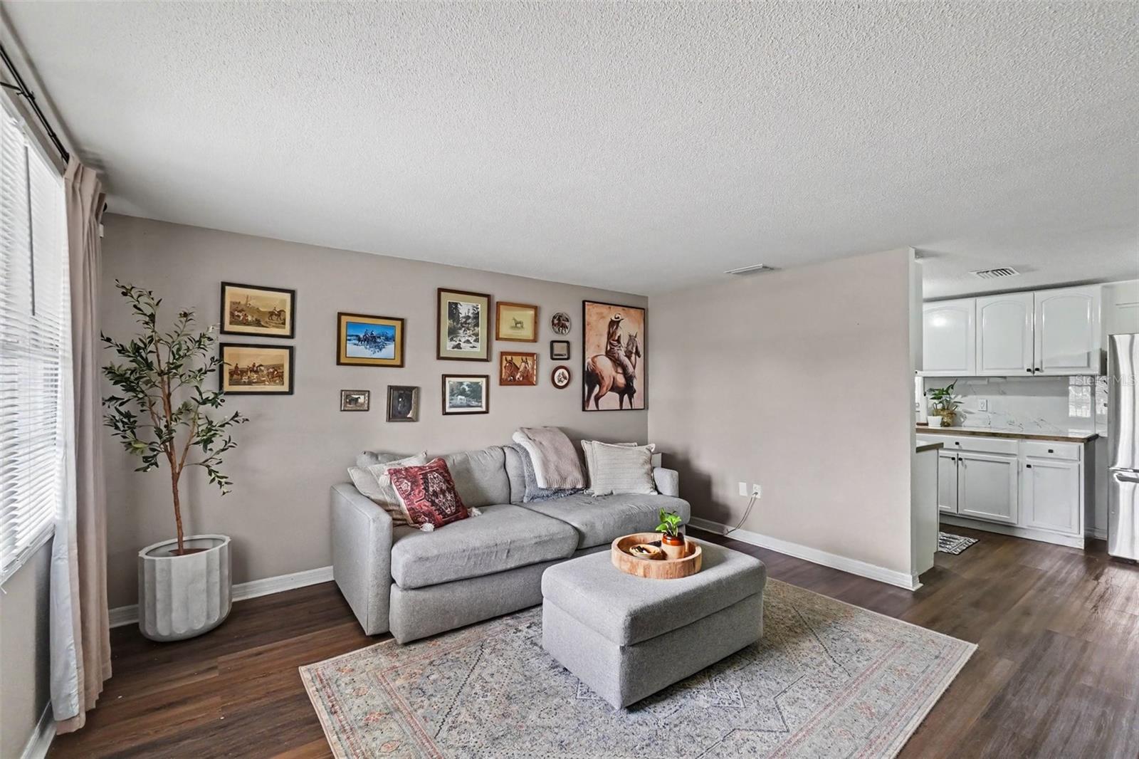 1611 Smithfield Cir W Property Photo 3