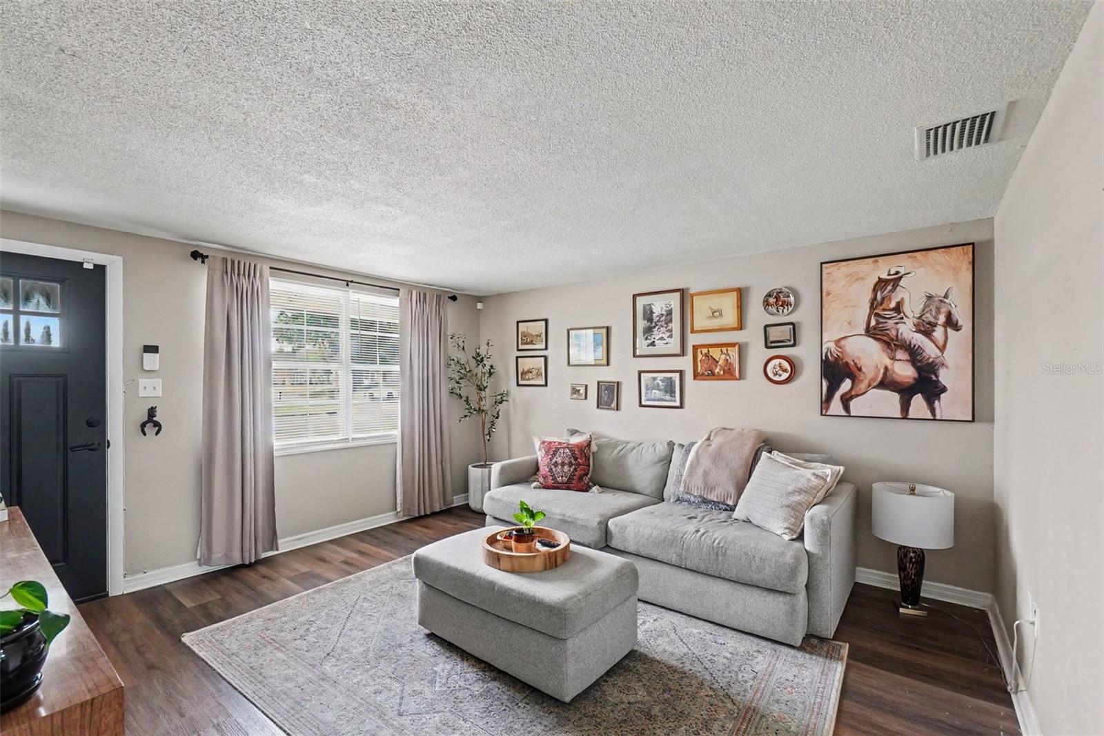 1611 Smithfield Cir W Property Photo 4