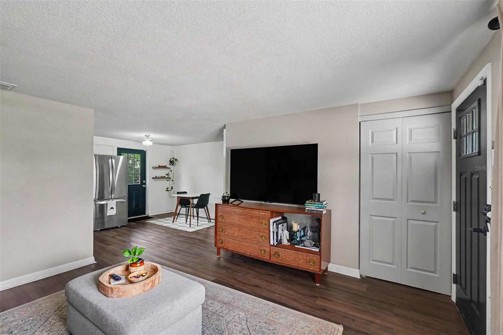 1611 Smithfield Cir W Property Photo 6