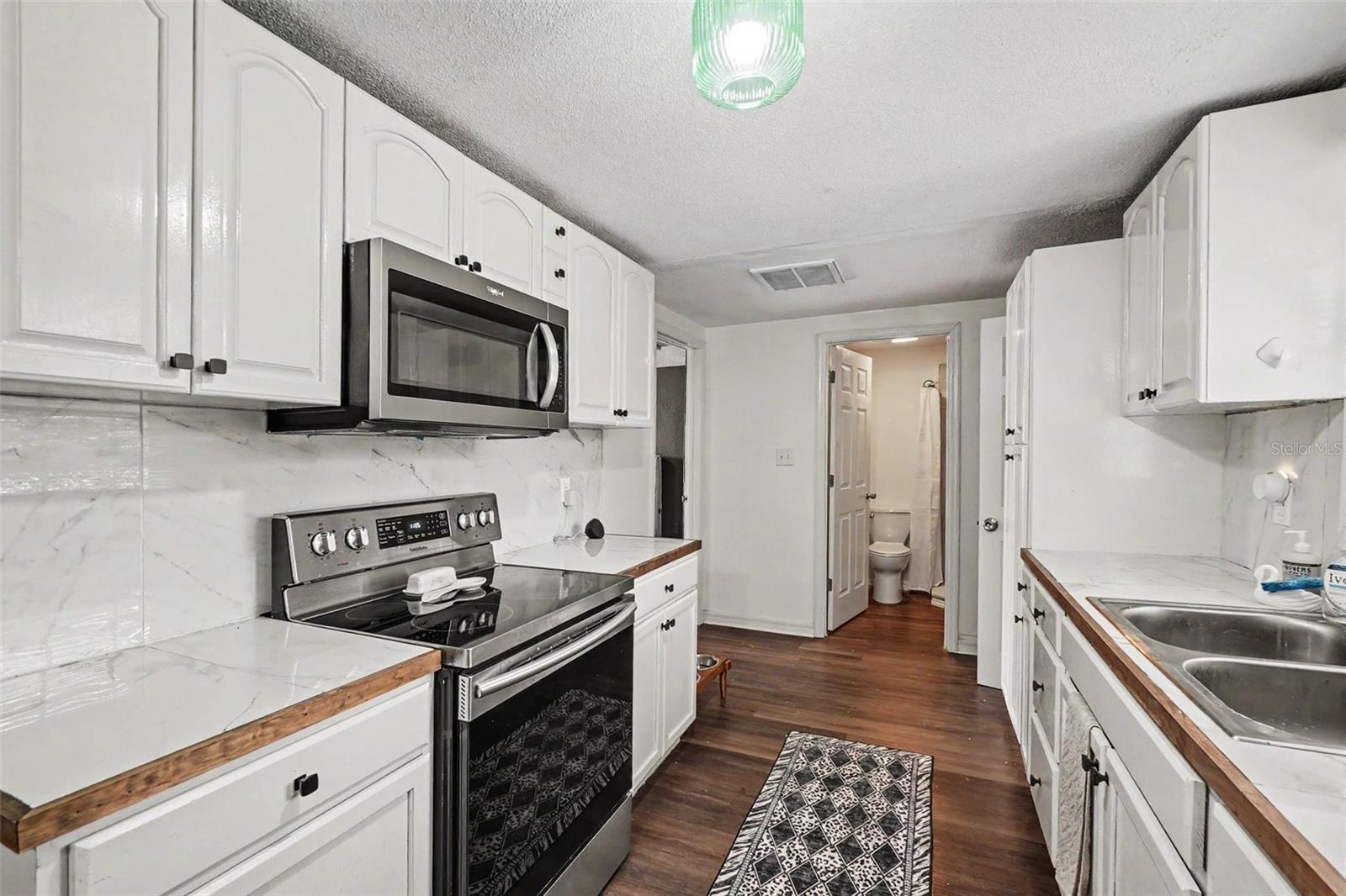 1611 Smithfield Cir W Property Photo 9