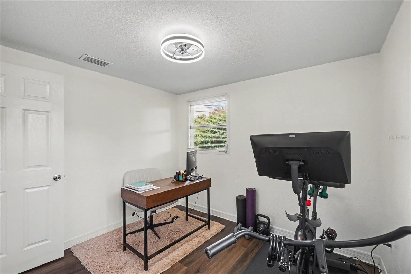 1611 Smithfield Cir W Property Photo 16