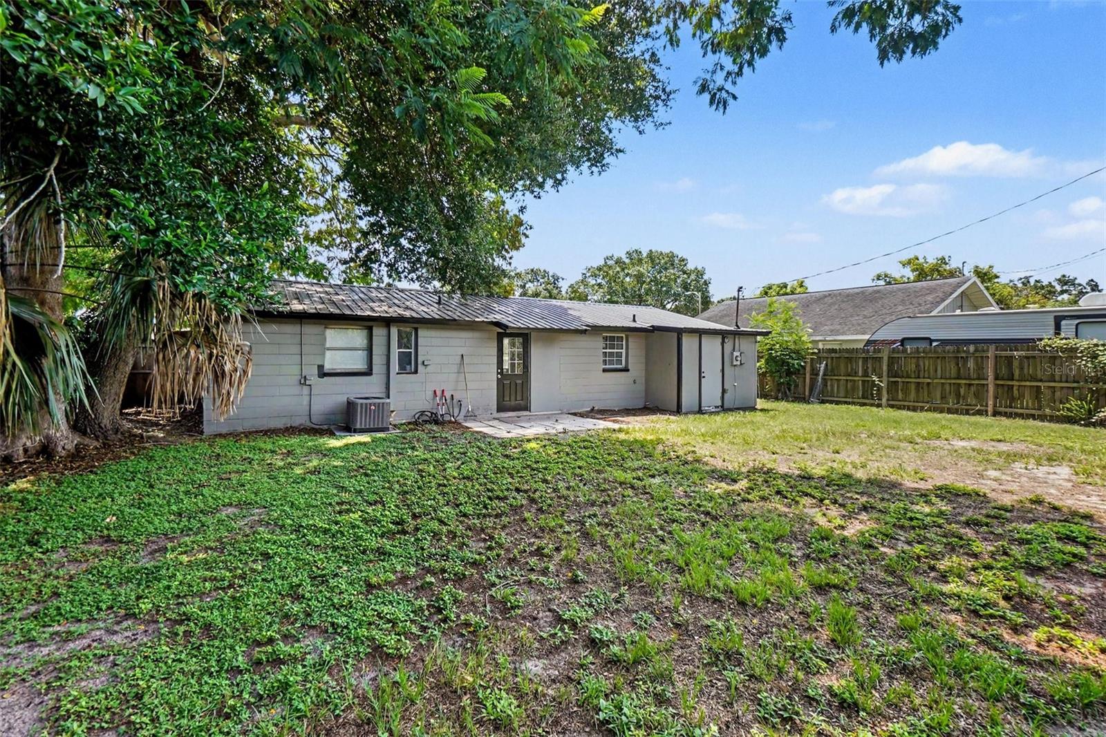 1611 Smithfield Cir W Property Photo 22