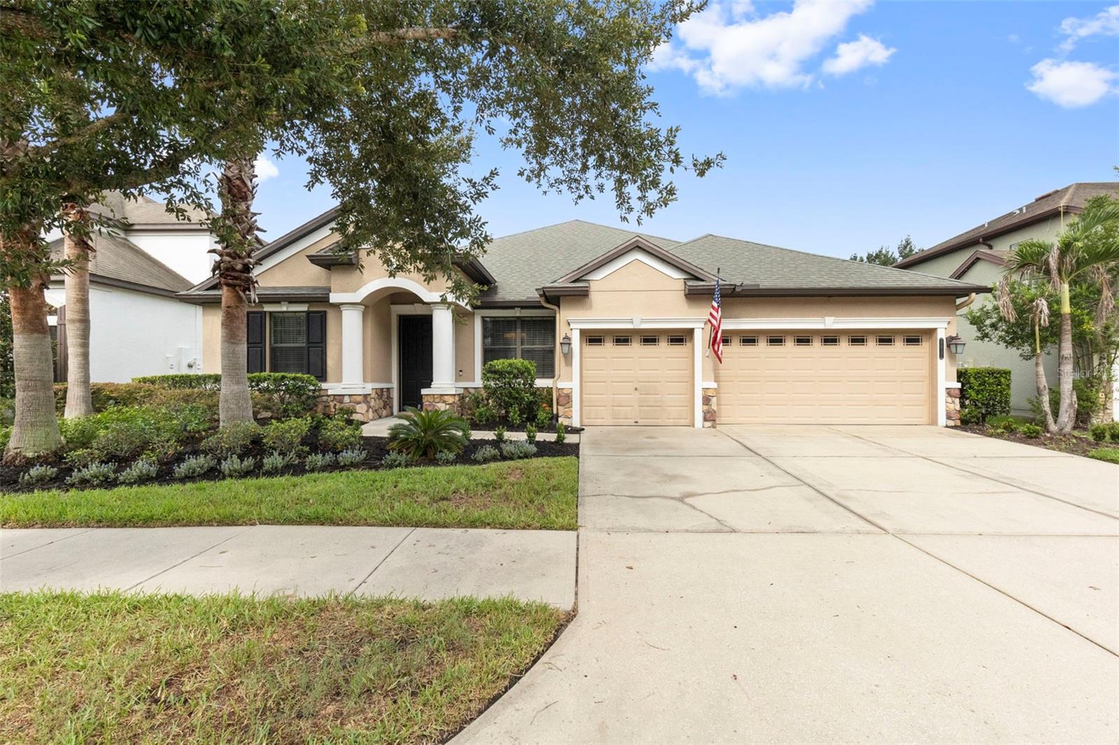 7957 Hampton Lake Dr Property Photo 1