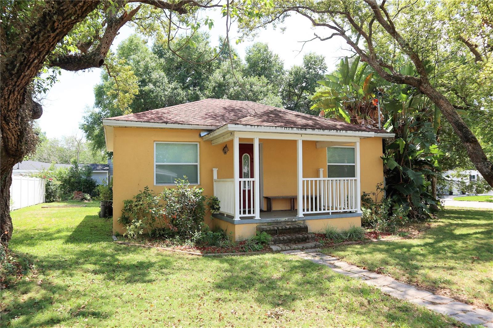 1219 E FRIERSON AVE Property Photo 1