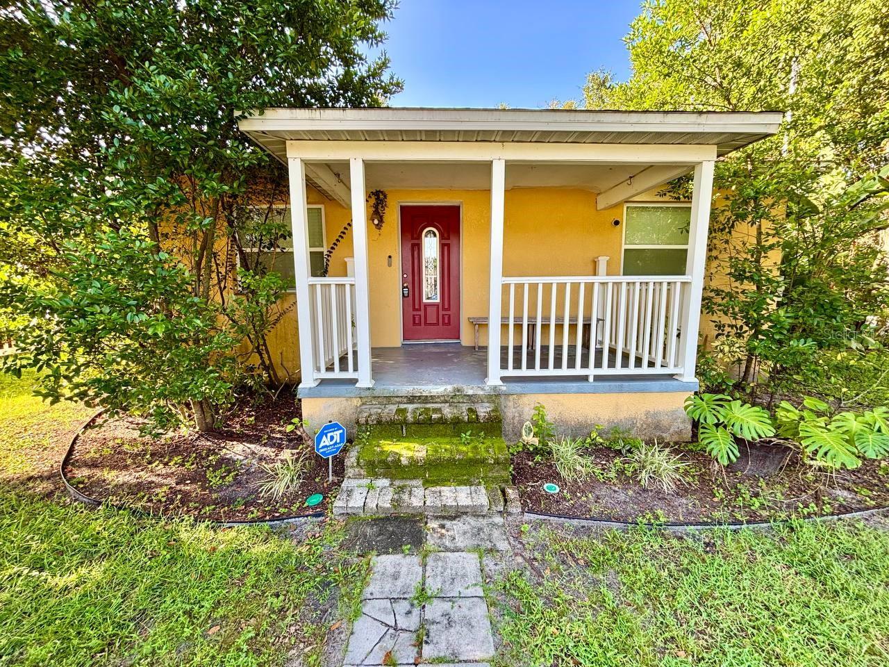 1219 E Frierson Ave Property Photo 1