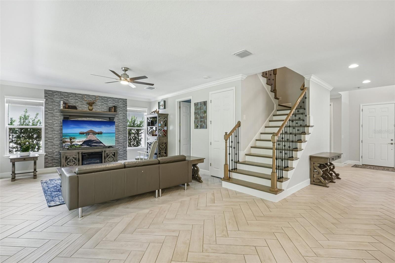 9085 Spruce Creek Cir Property Photo 4
